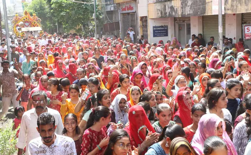 somany northerners participated in  Ramdev Perumal temple procession 