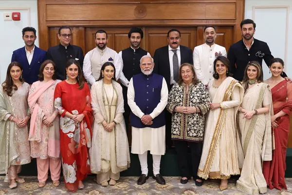 raj kapoor families invite modi to his rajkumar 100th film festival