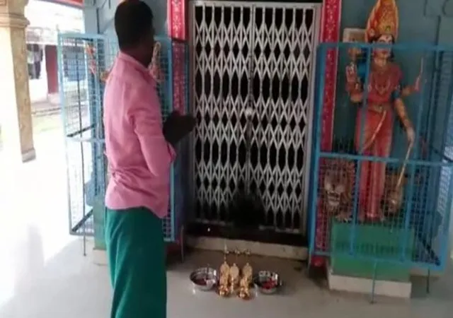 Voter donates gift items to temple