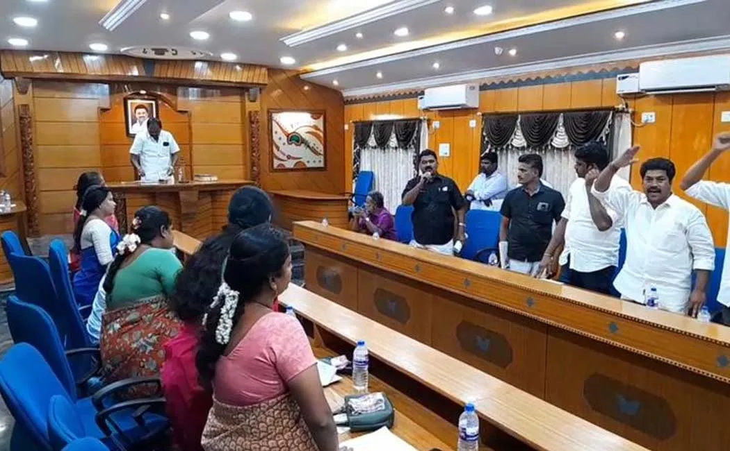 DMK AIADMK political debate in Kallakurichi Municipal Council meeting