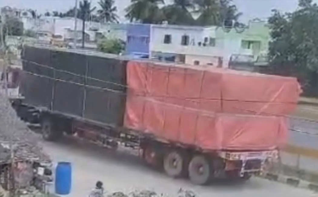 Container lorry lost control accident near Ambur