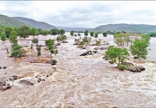 karnataka govt dam water release raised heavy rain falls mettur dam raised 