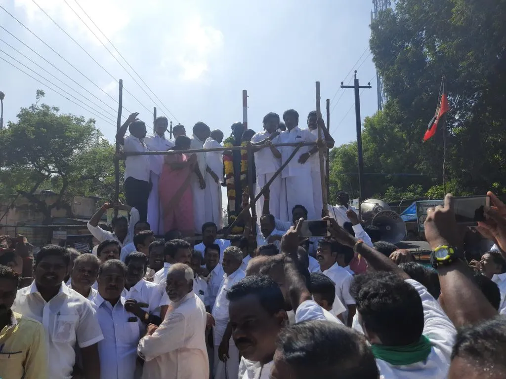  admk MLAs to wear a new Garland to mozhi por thiyakikal