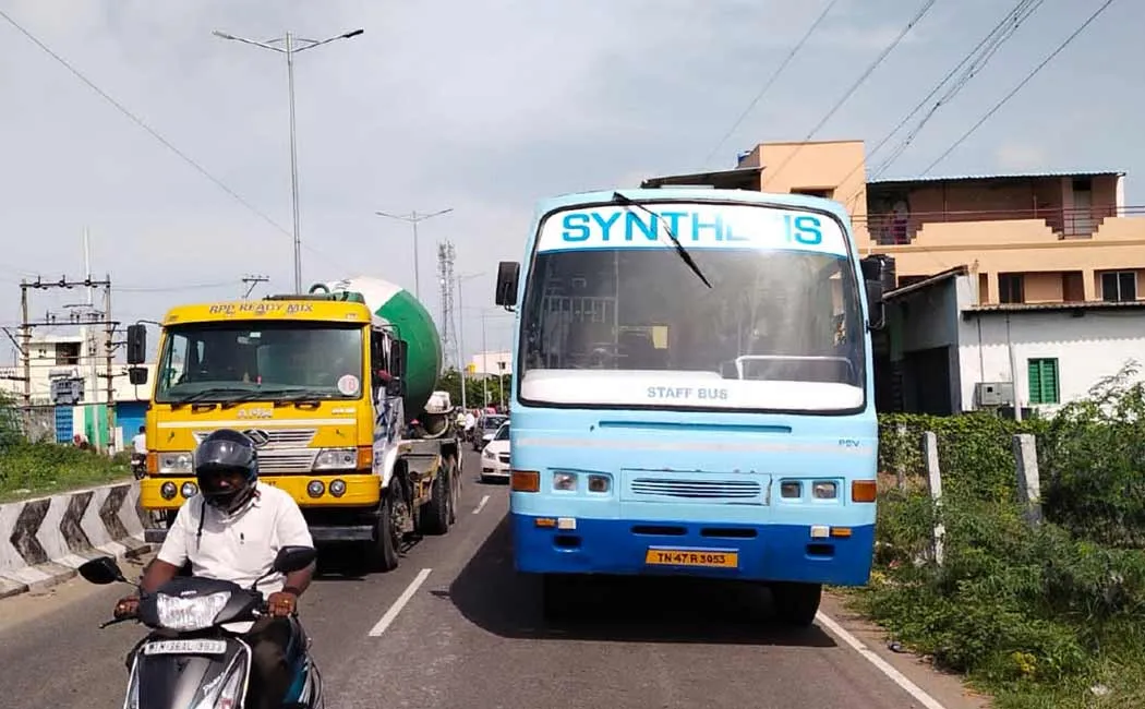 private bus hit school student passed away karur