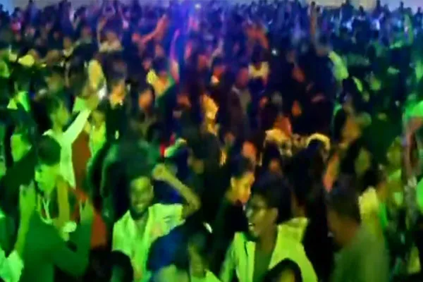 Born '2025' New Year; People in the game, bottom