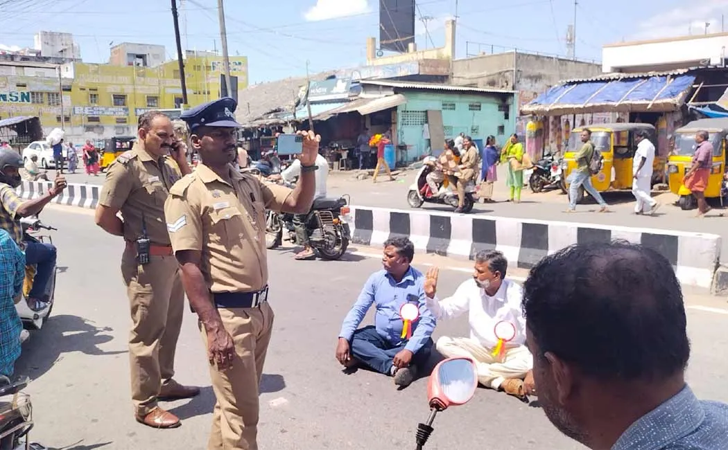 Police removed CITU flag struggle