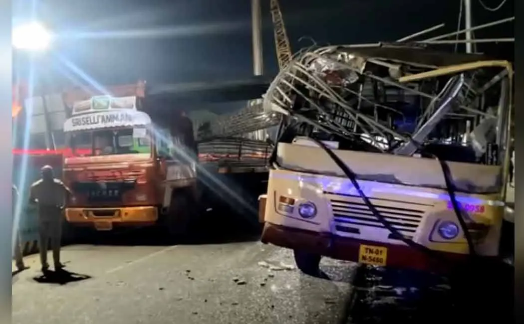 An accident in Metro work; 7 people in the bus were seriously injured