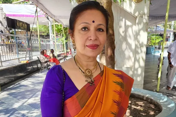 actress rupini cheated of Rs 1.5 lakh in Tirupati darshan scam
