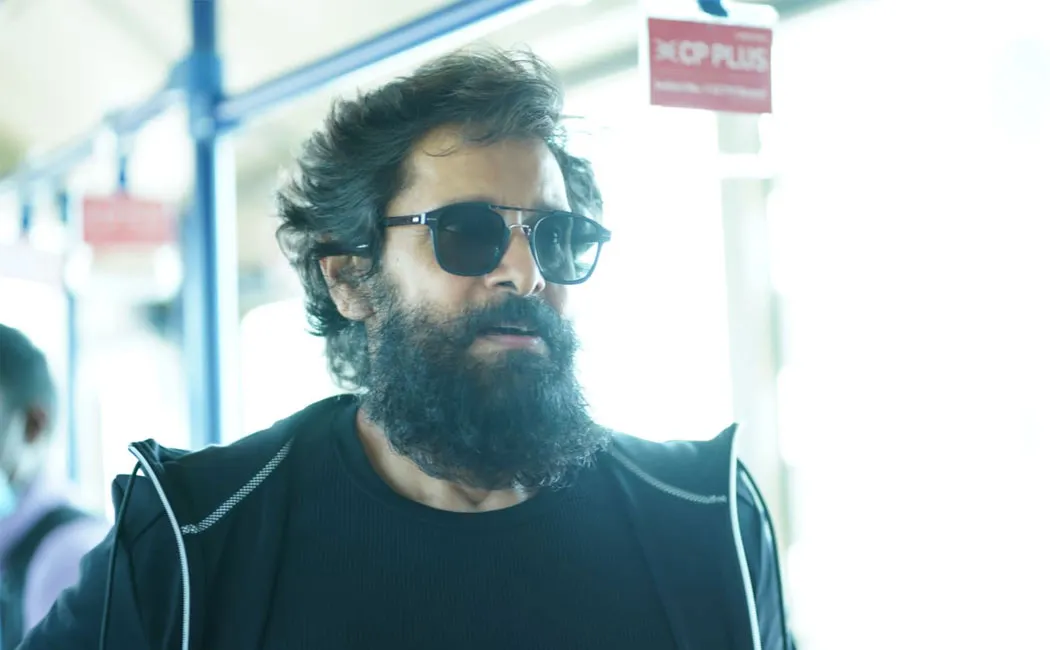 chiyaan vikram interaction with students at ST Joseph college trichy 