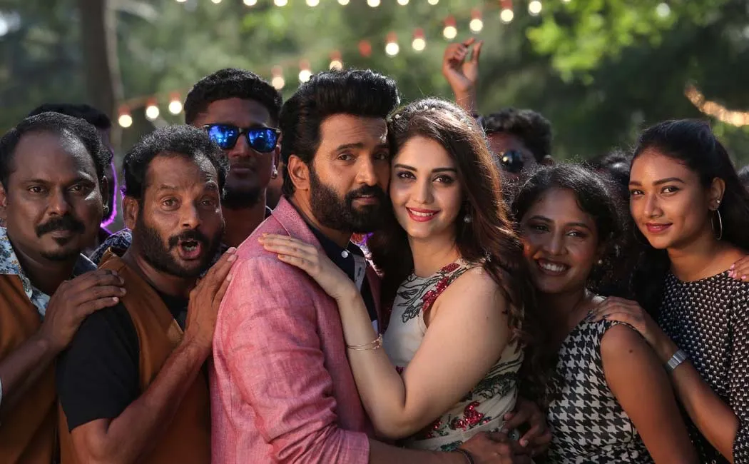 santhanam DD Returns movie review 