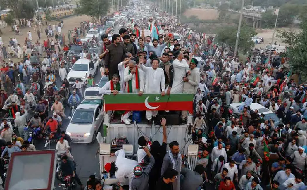 Firing on former Prime Minister; Continued struggle in Pakistan