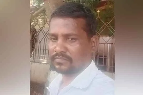 struggle of people claiming that driver was incident by policemen in Tenkasi