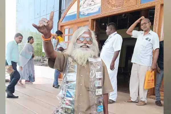 Retired government bus driver filed nomination in Trichy 
