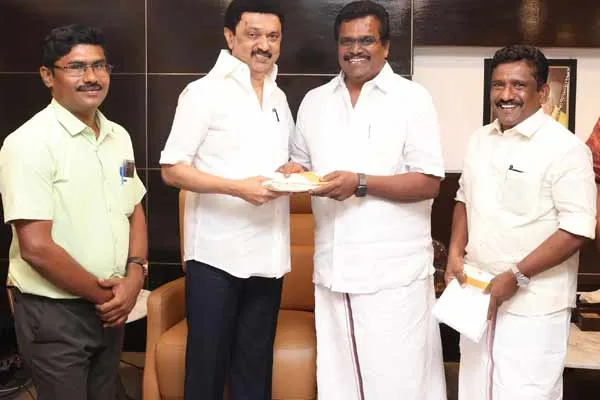 Theni candidate Thanga tamilselvan congratulated by the ministers