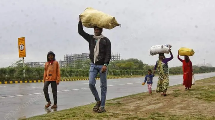 Corona virus issue - Government curfew - Poors waiting in Delhi  