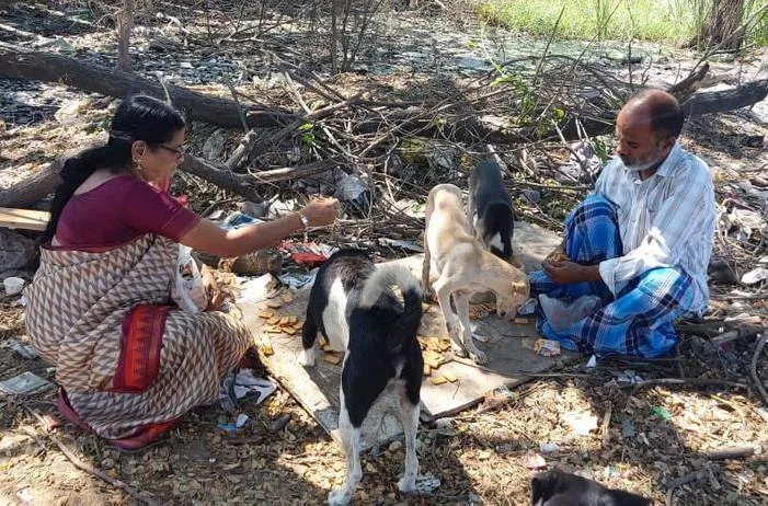 Corona virus Impact - street dog Hungry issue - person went up to former minister