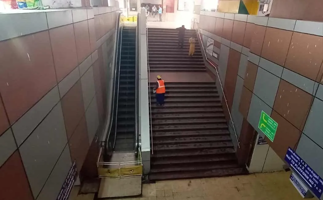 Commuters suffer as escalators do not work at Erode Junction