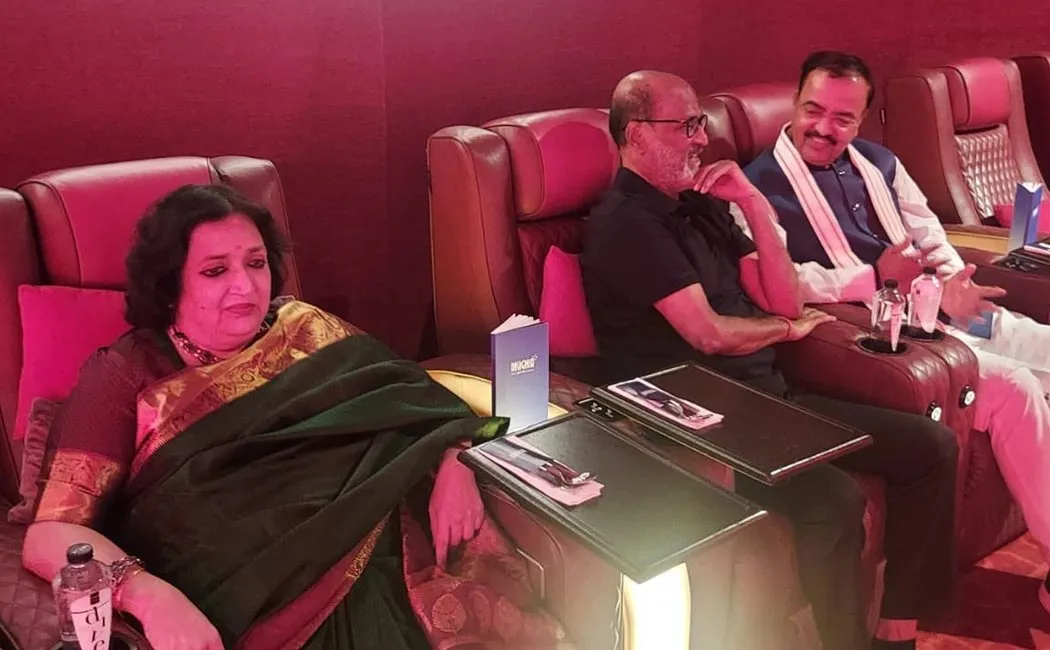 rajini watch jailer movie with up deputy chief minister 