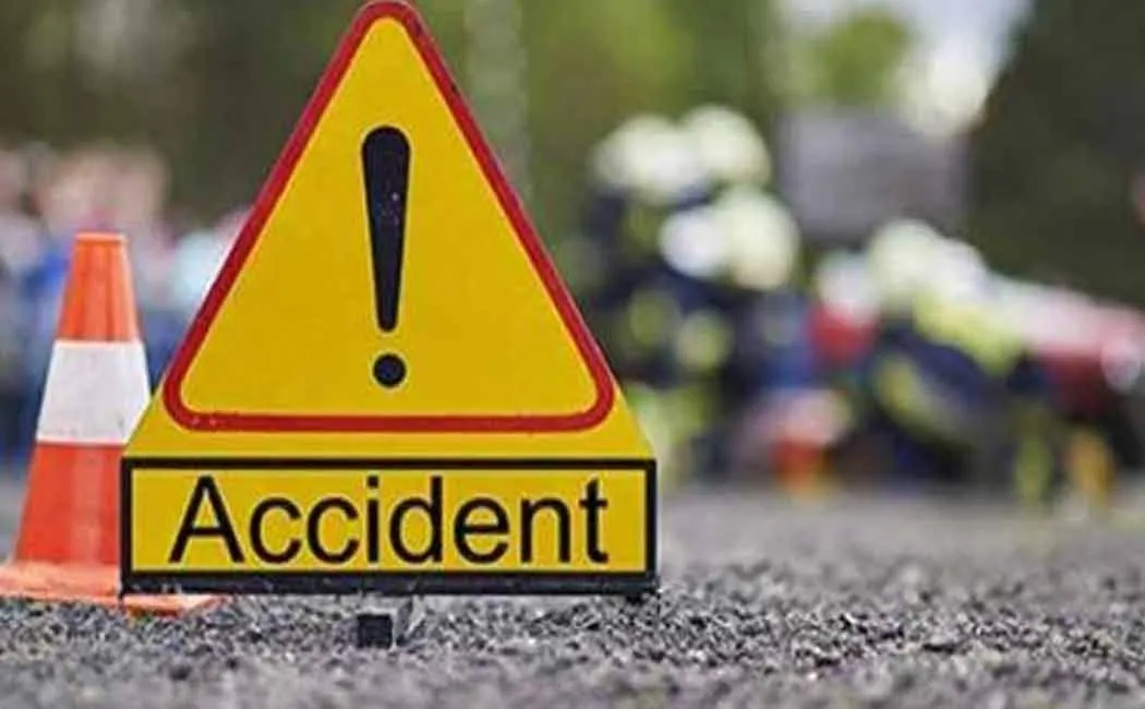  Tragedy of a school student after being hit by a government bus