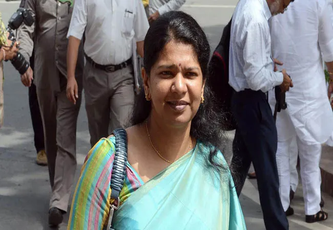 THOOTHUKUDI KANIMOZHI MP TELANGANA GOVERNOR TAMILISAI SOUNDARARAJAN WITHDRAW THE CASE FILE 