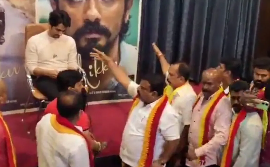 Siddharth, Forced To Leave Press Conference by Kannada Rakshna Vedike members 