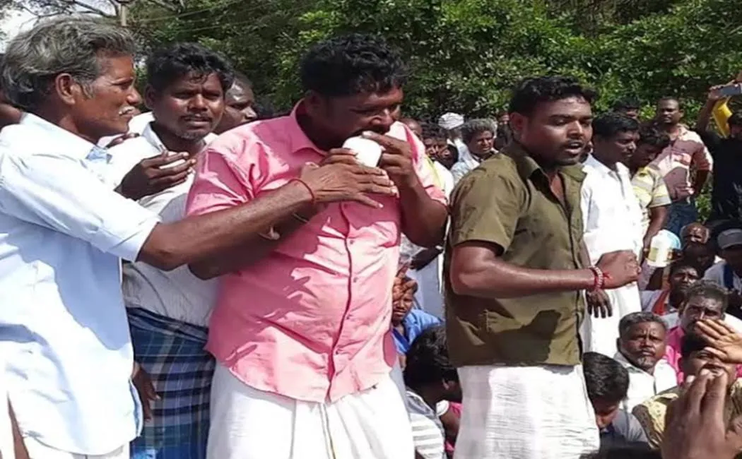 People are going to block MLA Kumarakuru home
