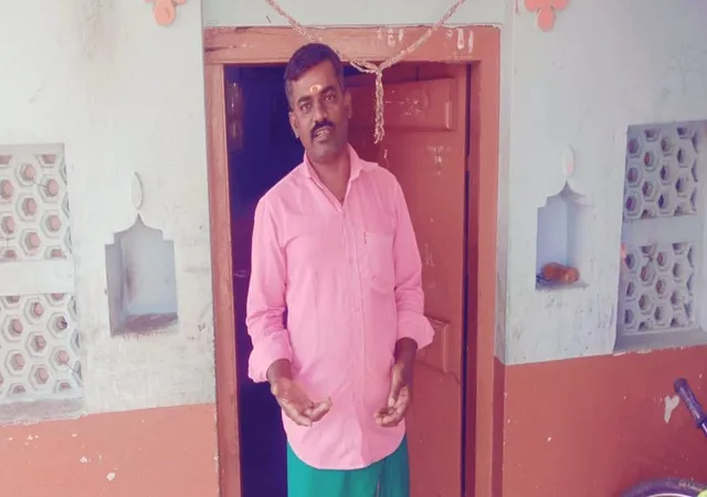 Voter donates gift items to temple