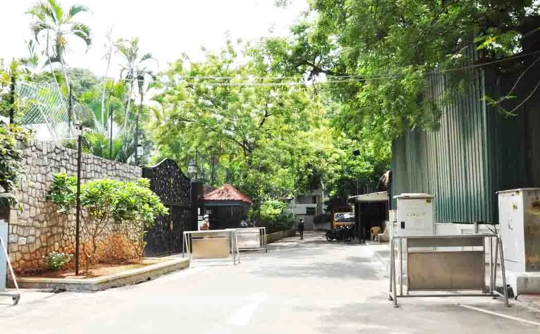 sasikala properties assets income tax notice 