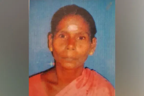 Woman arrested for incident old woman for jewelry  