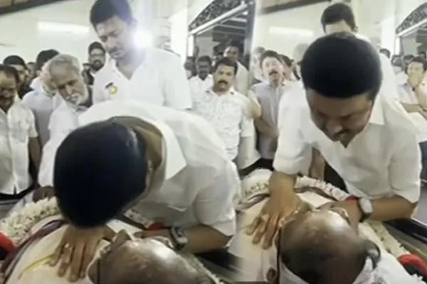  Chief Minister mk stalin cried after tying the of Murasoli Selvam