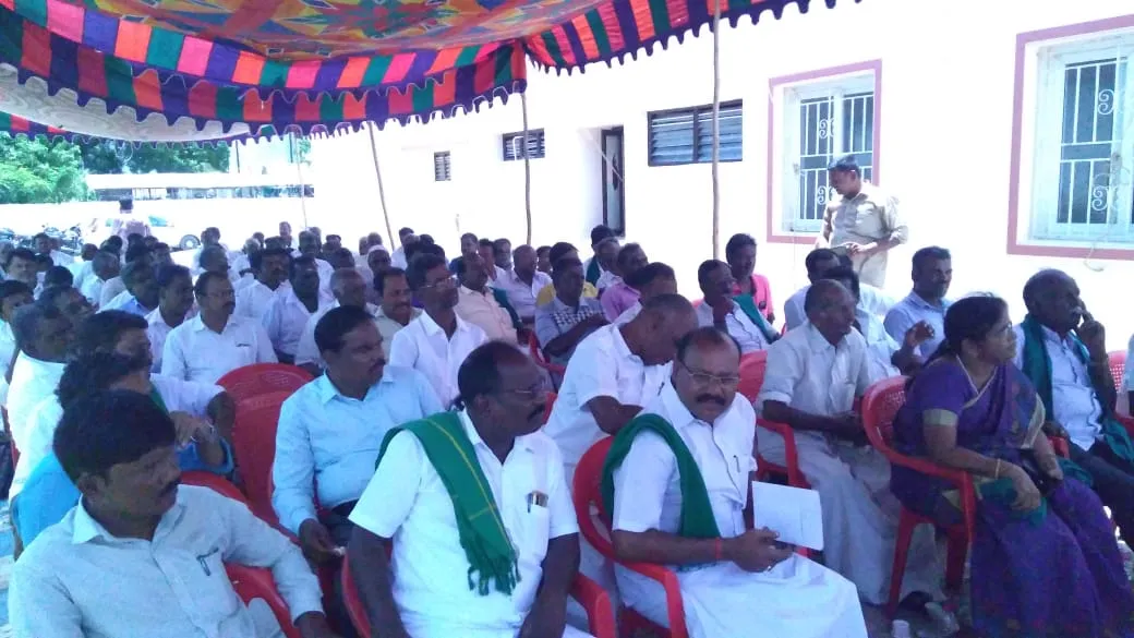 If the water does not open in the lake, we will break the shutter and take the water; Farmers