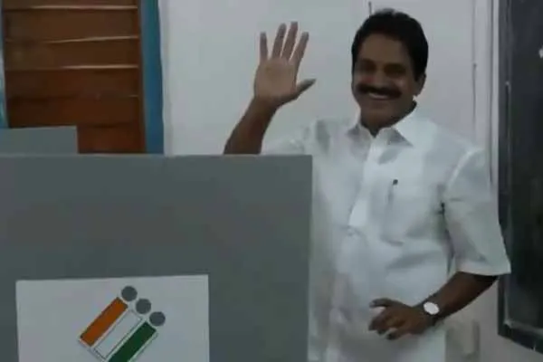 Leaders who voted with passion for Lok Sabha elections