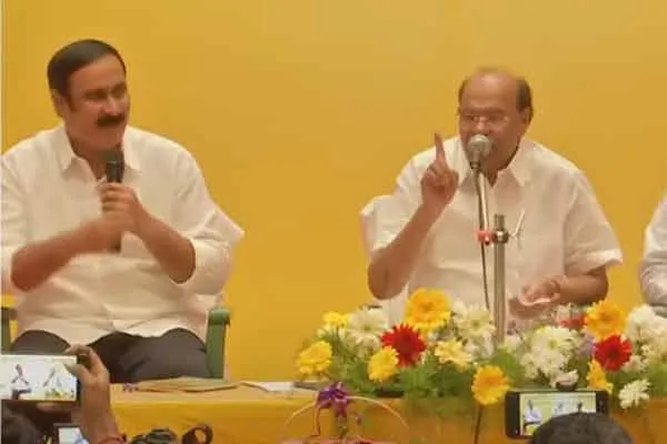 Argument between Ramadoss and Anbumani in PMK