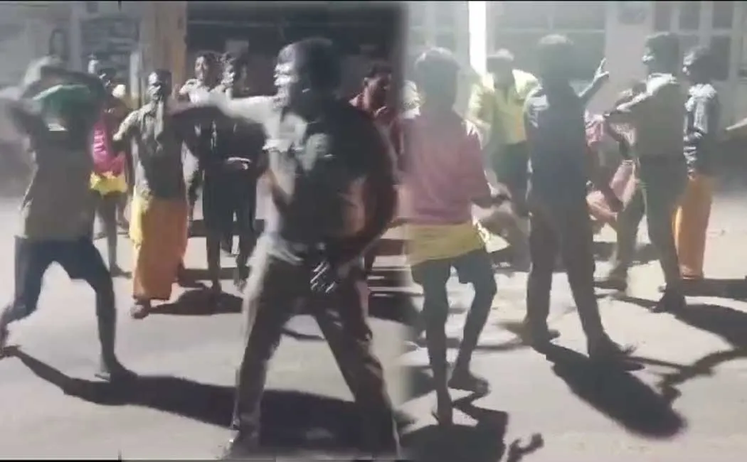 youth grabbed the police lathi and beaten the policeman
