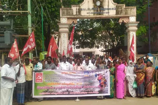 CPM struggle in front of the Taluk Office demanding flood relief