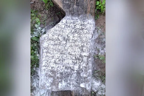 Inscription found on washing stone handed over to archeology department