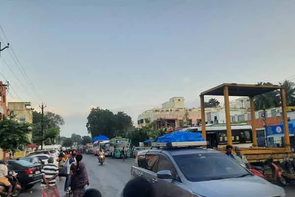 Devotees visiting Nataraja Temple face a difficult situation