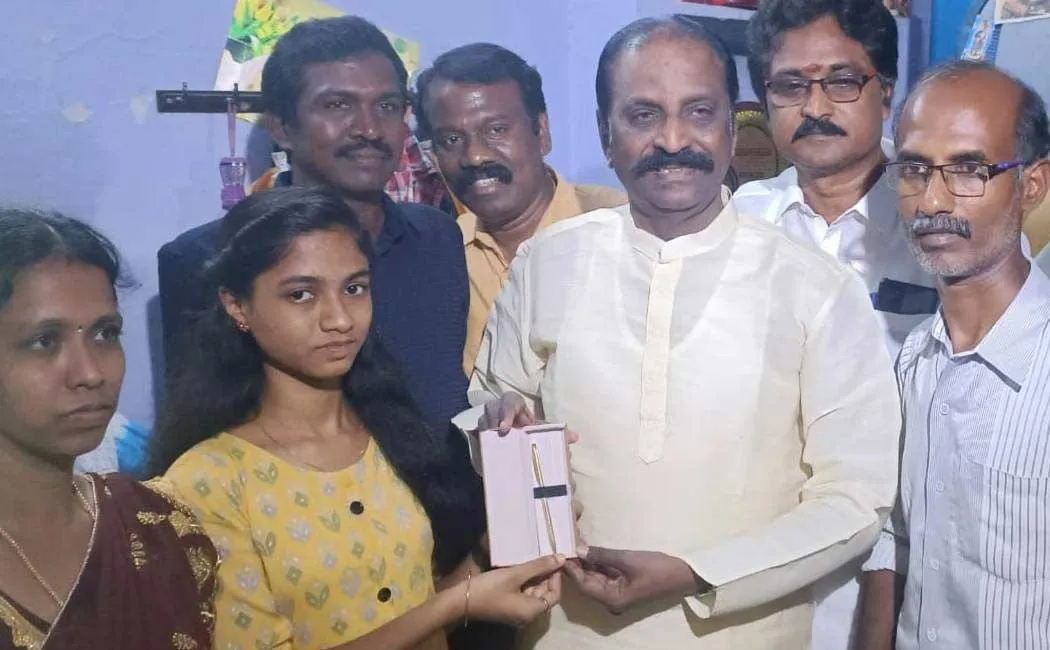 student nandhini said poem to vairamuthu 