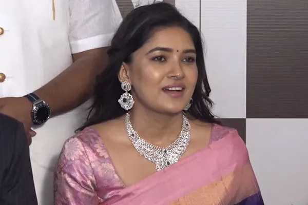 vani bhojan about vijay political entry 