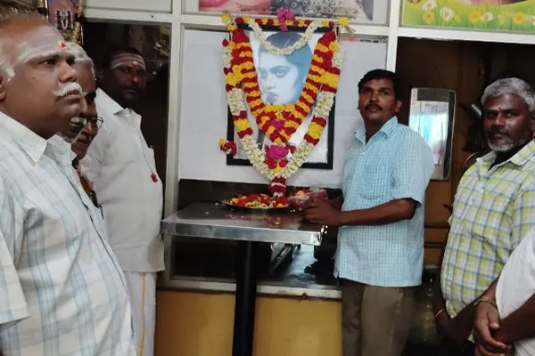 Silk Smitha Remembrance Day fan provide food