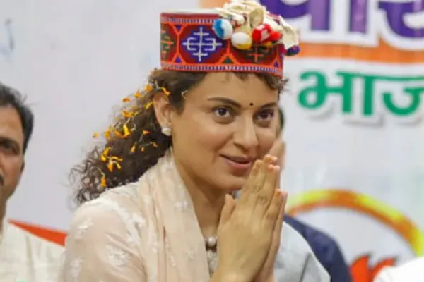 Kangana Ranaut convoy incident people Shown Black Flags In Himachal 