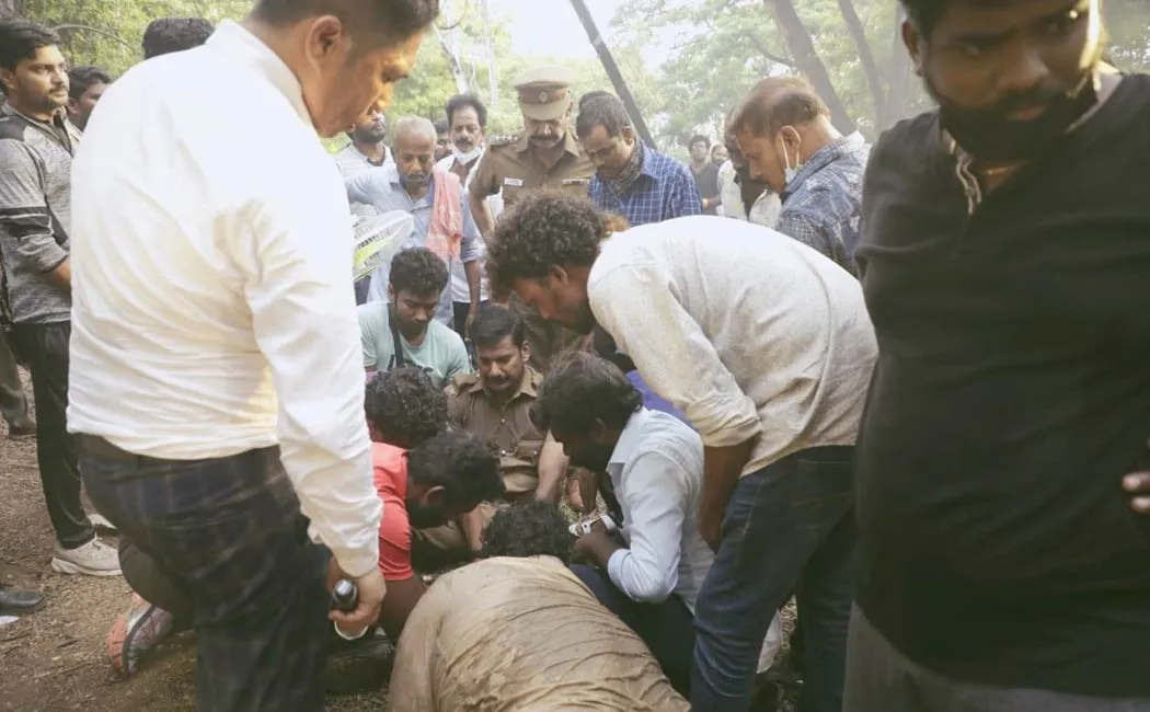 Vishal Injured 'laththi' movie shoot - Photo Goes Viral