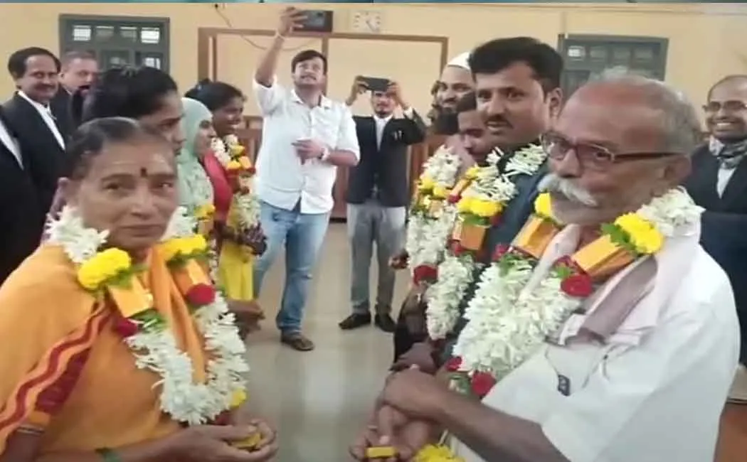 smile forever; The couple filed for divorce at the age of 59 and reunited 10 years later