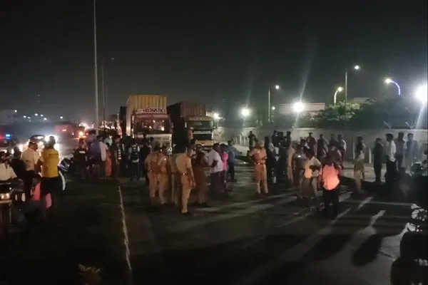 Lorry hits two-wheeler near Minjur