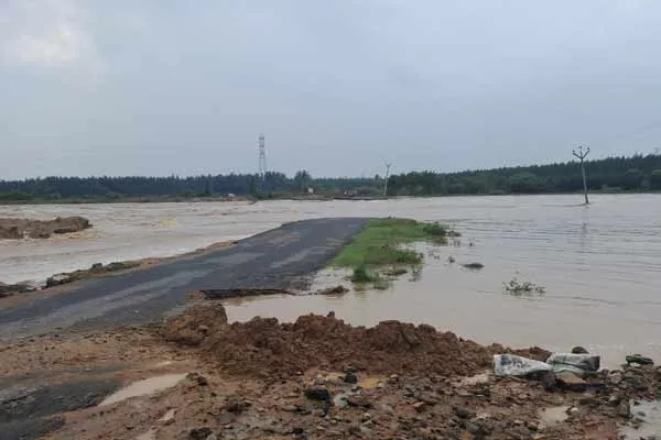 Unprecedented flooding in the Kedilam River near Panruti