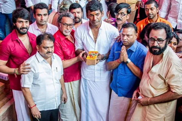 nadigar sangam complaint against fake social media accounts in nassar name