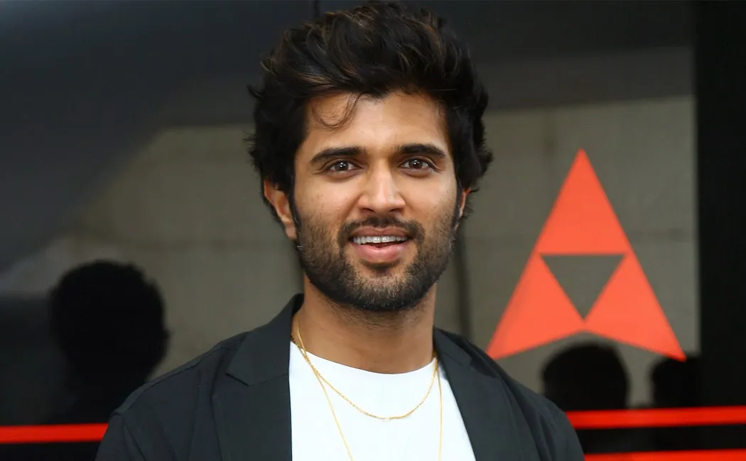 Vijay Deverakonda sends 100 fans to Manali 