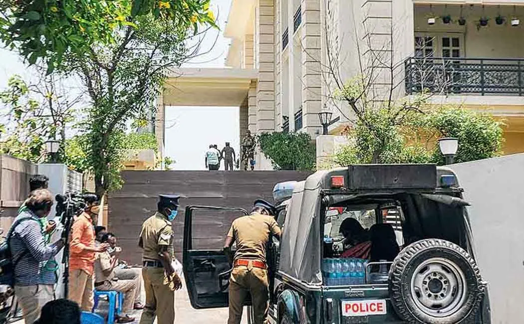 Income Tax officials raided 40 places in Tamil Nadu