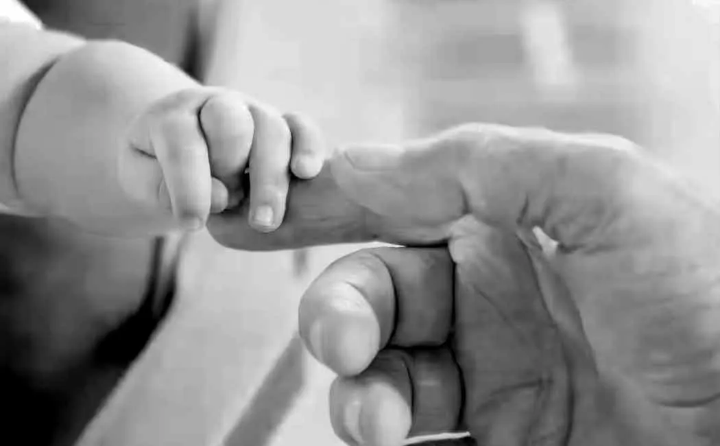 Childbirth by watching YouTube; A 15-year-old girl k her newborn with a belt