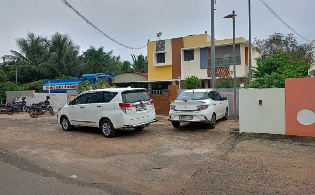 ED raids 5 places including AIADMK and BJP treasurer houses